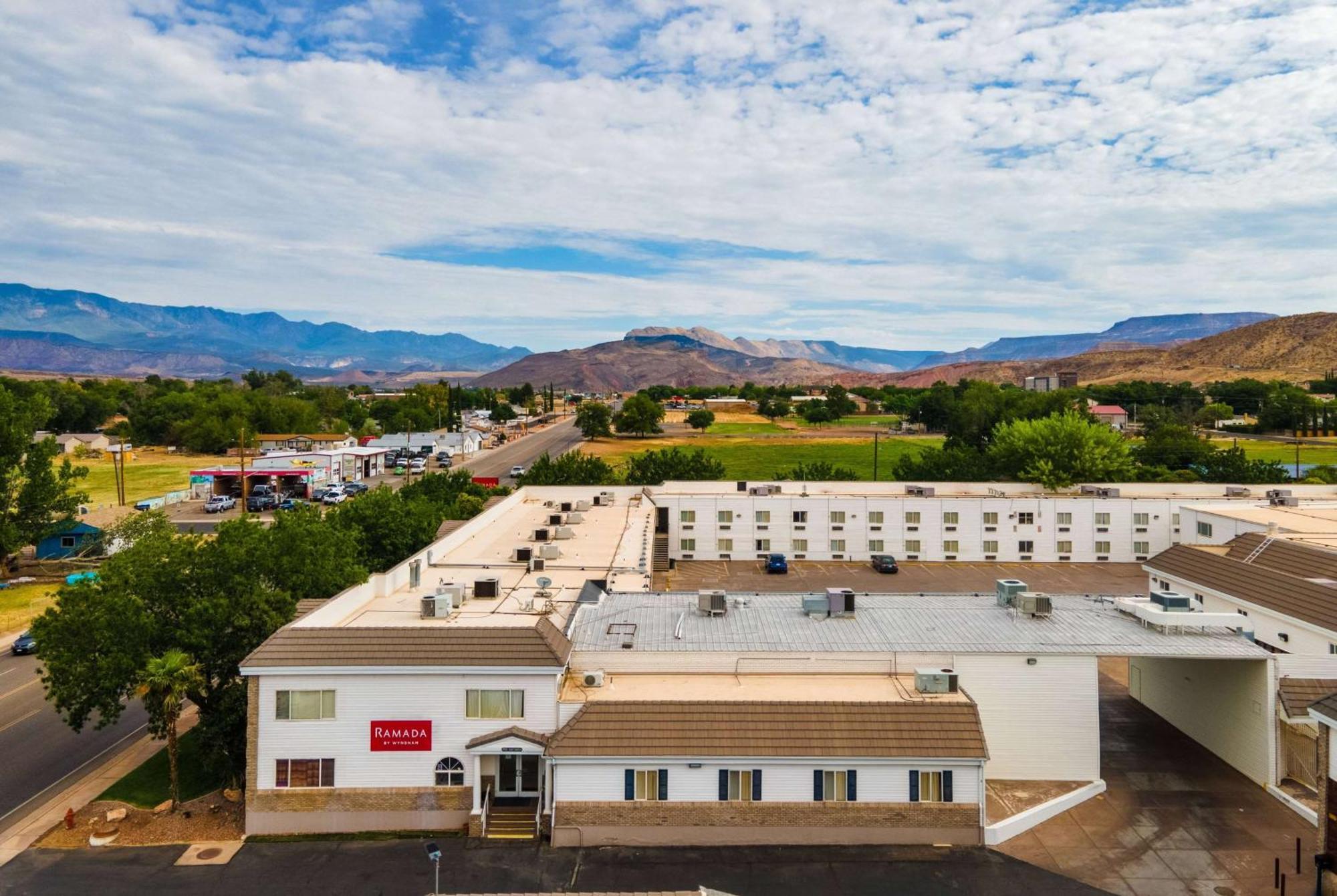 Ramada By Wyndham La Verkin Zion National Park Extérieur photo